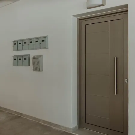 Dantis Place Alpha1 דירה נאפפליו